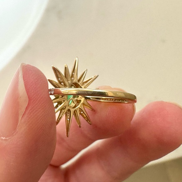 Gold and Emerald Sunburst Ring - Picture 13 of 14